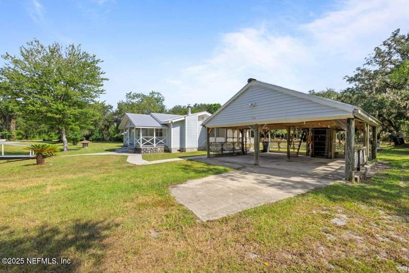 3 bedroom Single Family Residence at 124 E Grandview Drive, Port Comfort Unit1, East Palatka — photo 4