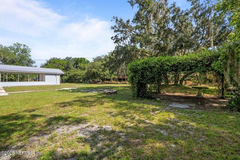3 bedroom Single Family Residence at 124 E Grandview Drive, Port Comfort Unit1, East Palatka — photo 5