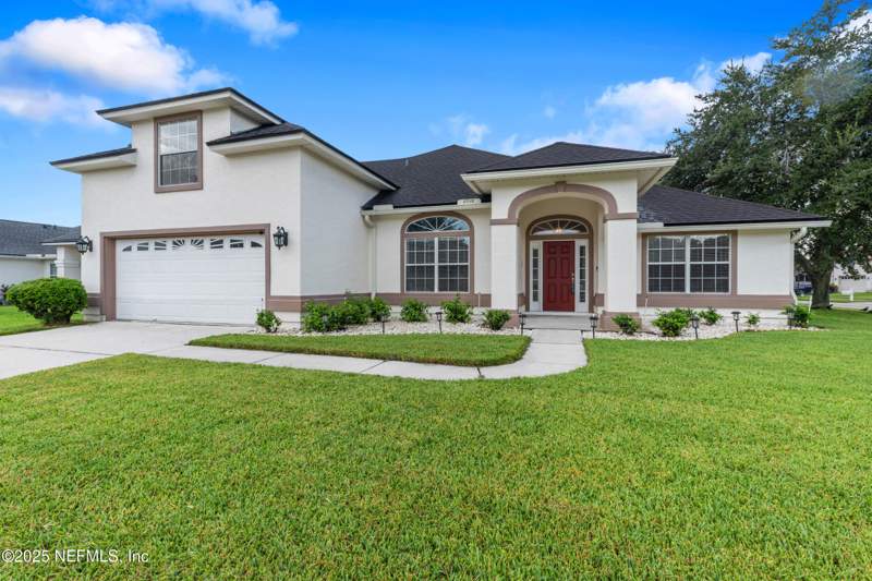 5 bedroom Single Family Residence at 4946 Grand Lakes Drive, Grand Lakes, Jacksonville — photo 3