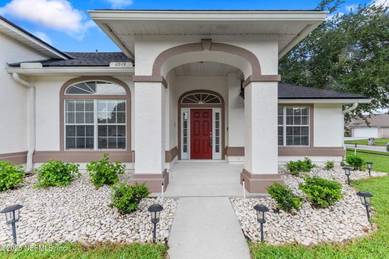 5 bedroom Single Family Residence at 4946 Grand Lakes Drive, Grand Lakes, Jacksonville — photo 5