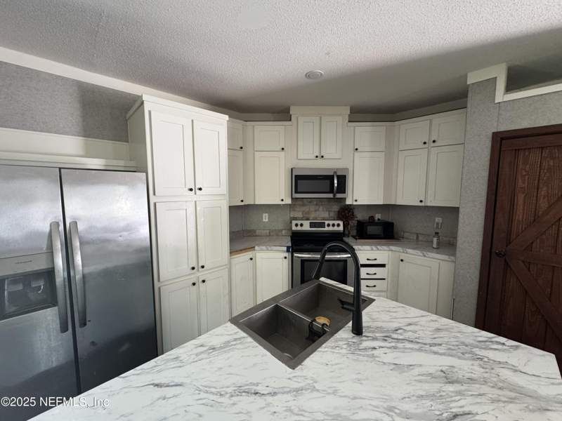4 bedroom Manufactured Home at 118 Lariat Drive, Interlachen Lakes Estates, Florahome — photo 3