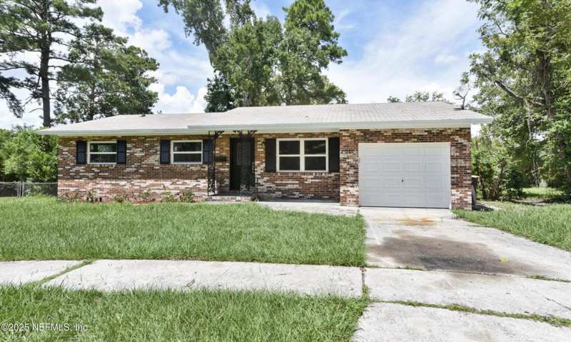 3 bedroom Single Family Residence at 201 Saturn Lane, Orange Park, Orange Park — photo 1