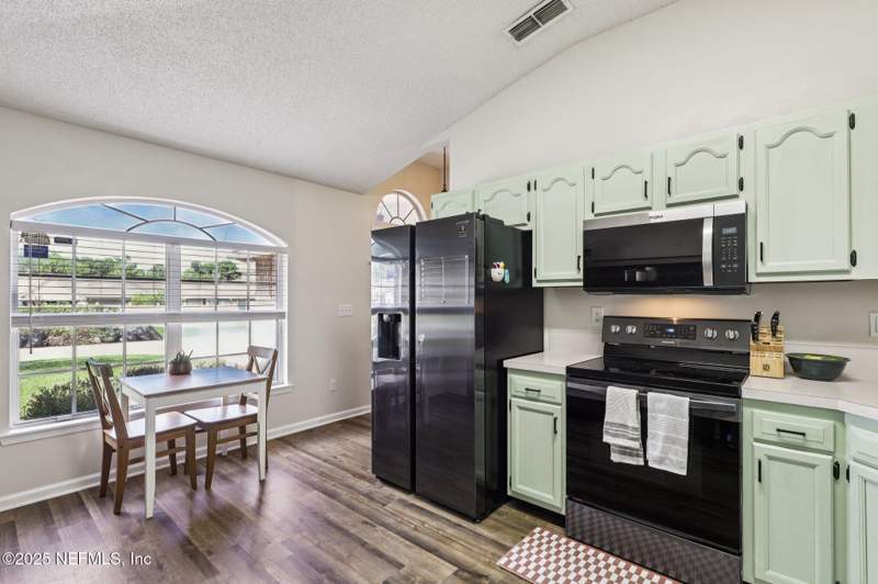 3 bedroom Single Family Residence at 6107 Alpenrose Avenue, Belle Rive, Jacksonville — photo 3