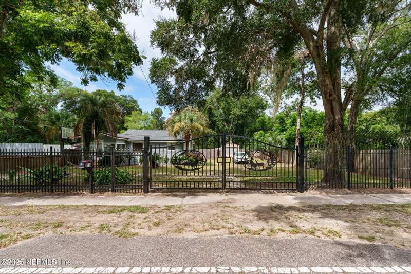 3 bedroom Single Family Residence at 1734 Live Oak Drive, Southside Estates, Jacksonville — photo 2