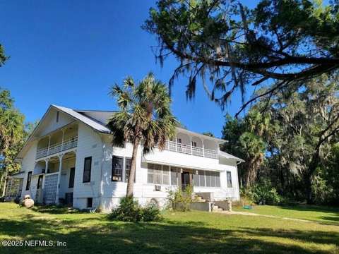 103 Beacon Street, 4-bedroom for sale in Interlachen