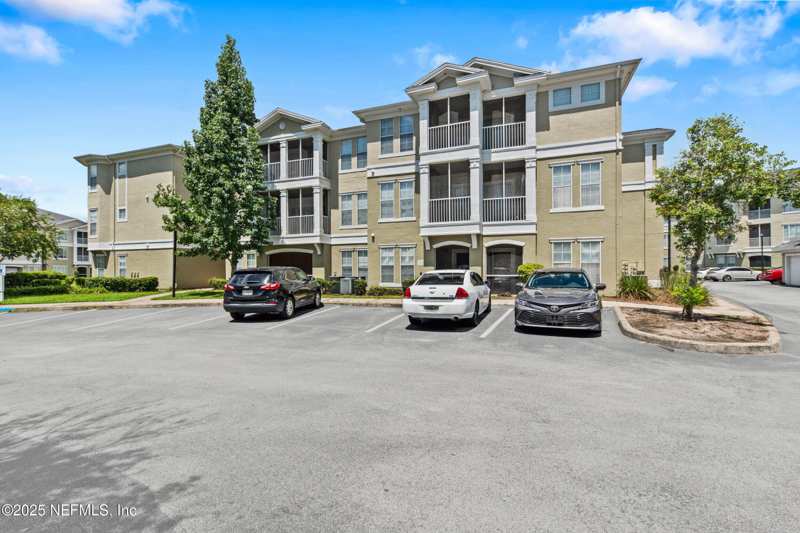 2 bedroom Condominium at 8290 Gate Parkway #1109, Gardens Of Bridgehampton, Jacksonville — photo 1