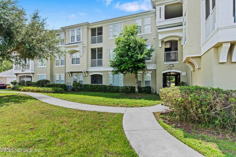 2 bedroom Condominium at 8290 Gate Parkway #1109, Gardens Of Bridgehampton, Jacksonville — photo 3