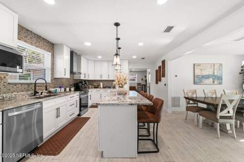 3956 Tara Hall Drive, Jacksonville FL - photo 13 of 41