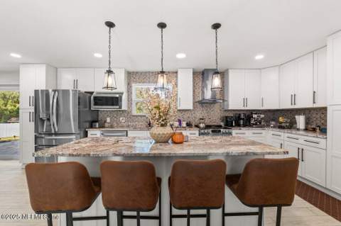 3956 Tara Hall Drive, Jacksonville FL - photo 12 of 41