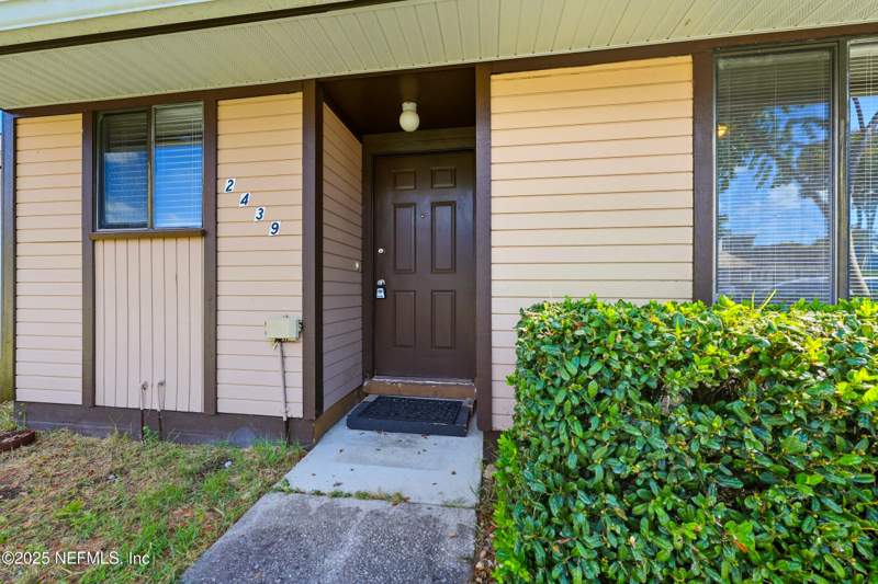 2 bedroom Townhouse at 2439 N Seabury Place, Alden Trace, Jacksonville — photo 2