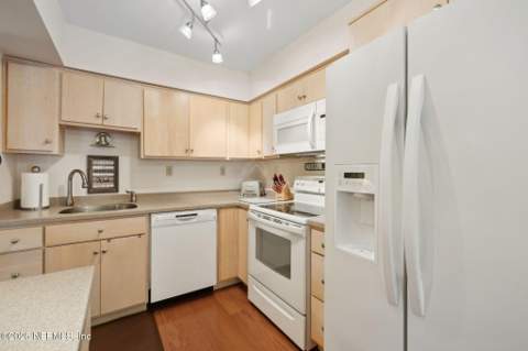 210 River Bend Place #B, Welaka FL - photo 13 of 41