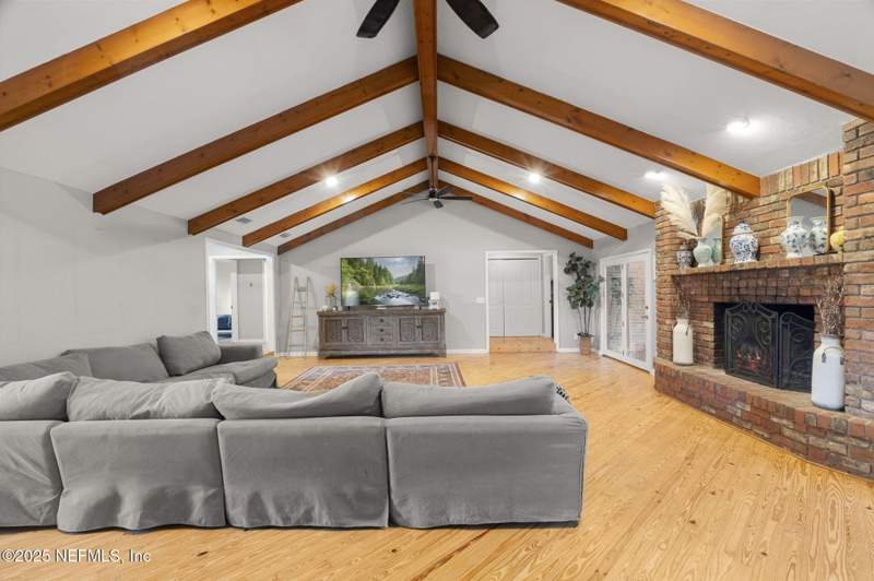3 bedroom Single Family Residence at 105 Dairy Road, Melrose, Melrose — photo 5