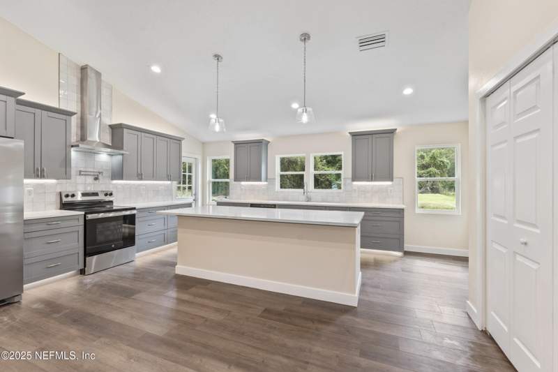3 bedroom Single Family Residence at 105 SE 3rd Street, Paradise Lakes, Georgetown — photo 5