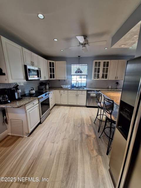 2410 Cedar Shores Circle, Jacksonville FL - photo 10 of 56