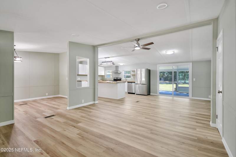 4 bedroom Manufactured Home at 4541 Johns Cemetery Road, Jacksonville South, Middleburg — photo 4