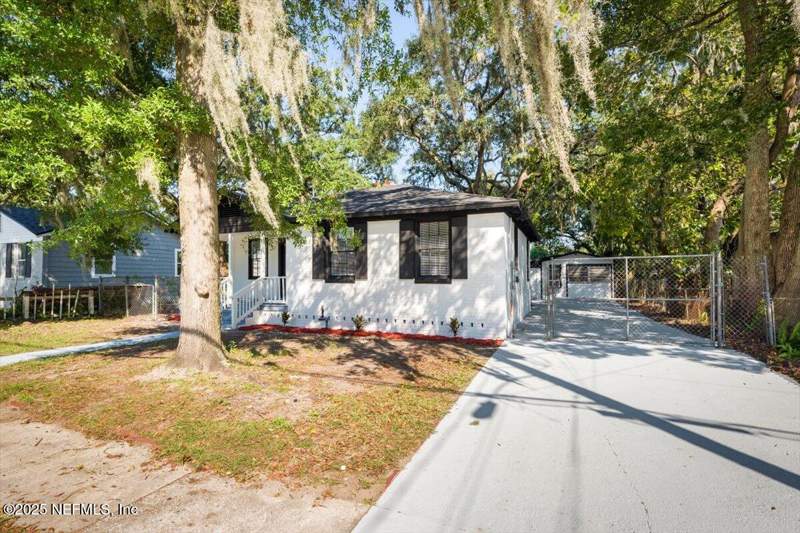 3 bedroom Single Family Residence at 8135 Paul Jones Drive, Lake Forest, Jacksonville — photo 3