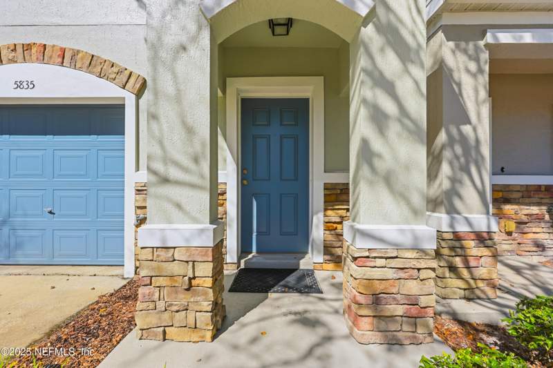 2 bedroom Townhouse at 5835 Parkstone Crossing Drive, Stonefield At Bartram Par, Jacksonville — photo 2