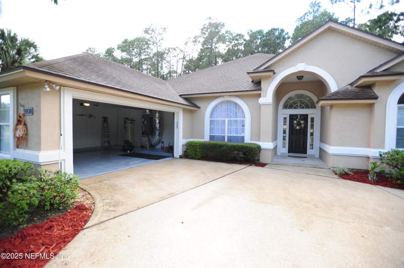 4 bedroom Single Family Residence at 9108 Timberlin Lake Road, Timberlin Parc, Jacksonville — photo 2