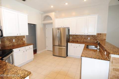 9108 Timberlin Lake Road, Jacksonville FL - photo 9 of 37