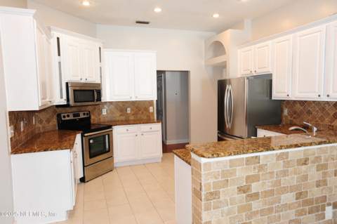 9108 Timberlin Lake Road, Jacksonville FL - photo 10 of 37