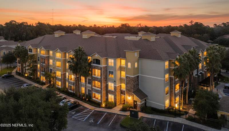 1 bedroom Condominium at 8539 Gate Parkway #9441, Villa Medici, Jacksonville — photo 2
