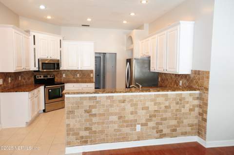 9108 Timberlin Lake Road, Jacksonville FL - photo 11 of 37