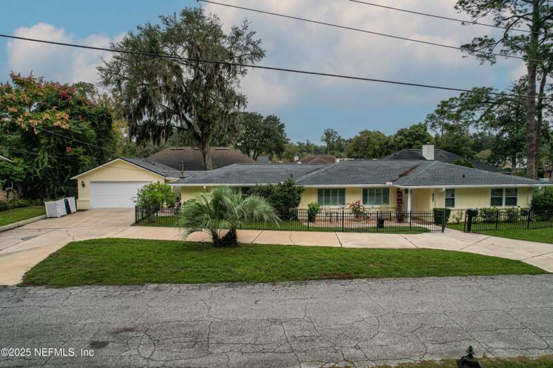 3 bedroom Single Family Residence at 4343 Olde Pine Lane, Brierwood, Jacksonville — photo 2