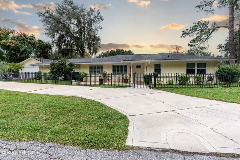 3 bedroom Single Family Residence at 4343 Olde Pine Lane, Brierwood, Jacksonville — photo 1