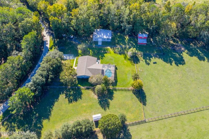 4 bedroom Single Family Residence at 4299 Hawk Haven Road, Middleburg, Middleburg — photo 4