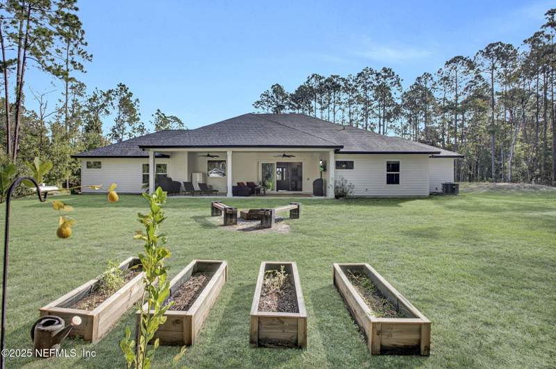5 bedroom Single Family Residence at 138 Lake Asbury Drive, **verifying Subd**, Green Cove Springs — photo 4