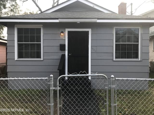 1322 STEELE Street