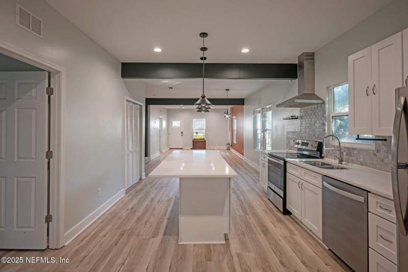 3 bedroom Single Family Residence at 2818 White Avenue, Phillips, Jacksonville — photo 4