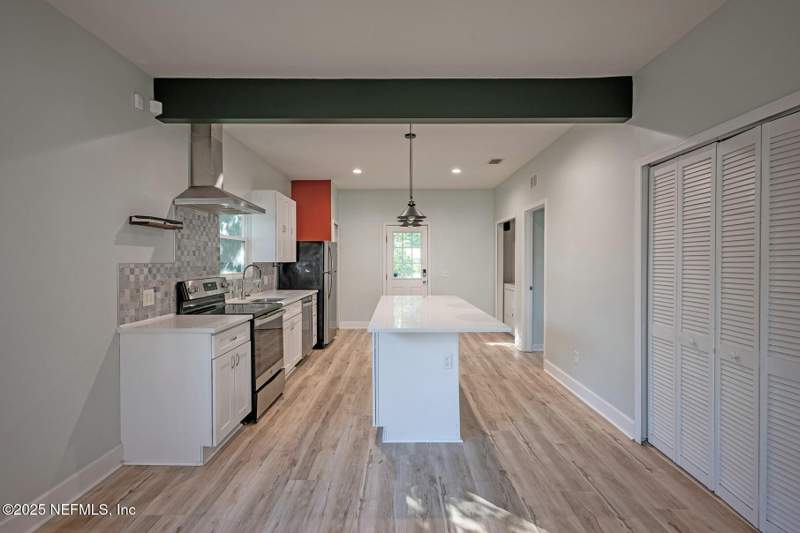 3 bedroom Single Family Residence at 2818 White Avenue, Phillips, Jacksonville — photo 5