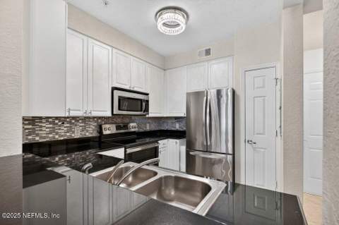 8539 Gate Parkway #9325, Jacksonville FL - photo 23 of 59