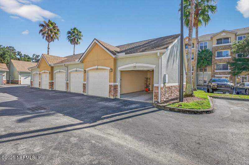 1 bedroom Condominium at 8539 Gate Parkway #9325, Villa Medici, Jacksonville — photo 3