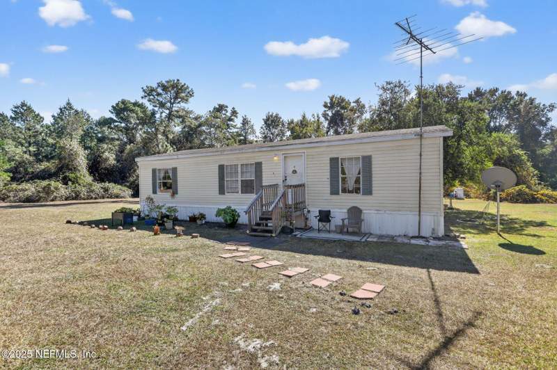 3 bedroom Mobile Home at 136 E Moccasin Creek Lane, Moccasin Creek, Palatka — photo 2