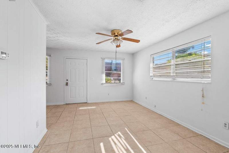 1 bedroom Single Family Residence at 1424 Easter Street, Arlington Heights, Jacksonville — photo 4