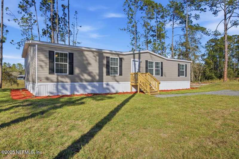 3 bedroom Manufactured Home at 156 Wallace Street, Interlachen Lakes Estates, Interlachen — photo 1