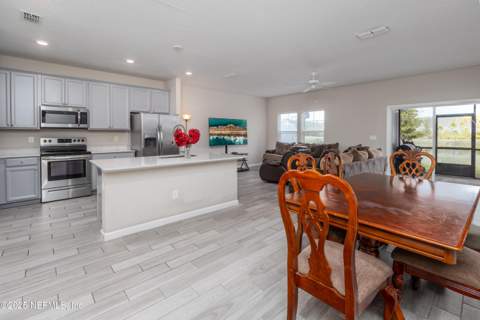 10307 Benson Lake Drive, Jacksonville FL - photo 7 of 28