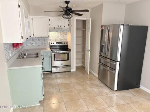 1180 Wycoff Avenue, Jacksonville FL - photo 7 of 20