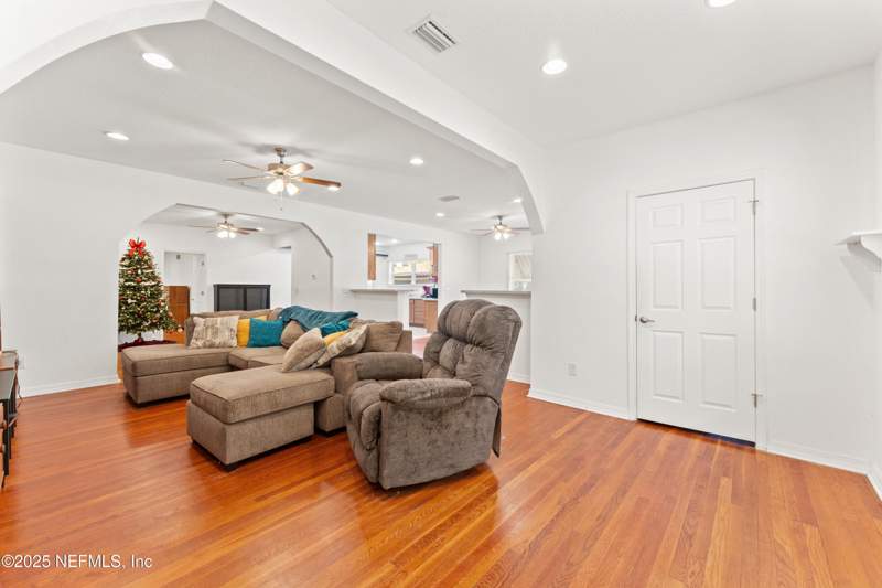 4 bedroom Single Family Residence at 34 N College Street, Macclenny, Macclenny — photo 5