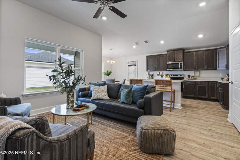 3 bedroom Single Family Residence at 8223 Helmsley Boulevard, Summerglen, Jacksonville — photo 3