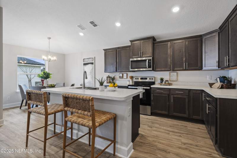 3 bedroom Single Family Residence at 8223 Helmsley Boulevard, Summerglen, Jacksonville — photo 5