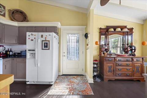 802 Lemon Avenue, Crescent City FL - photo 9 of 46