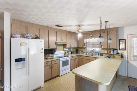 6276 Magnolia Street, Keystone Heights FL - photo 10 of 45