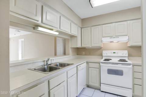 5615 San Juan Avenue #308, Jacksonville FL - photo 9 of 35