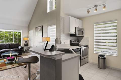 13703 Richmond Park Drive #1406, Jacksonville FL - photo 16 of 59