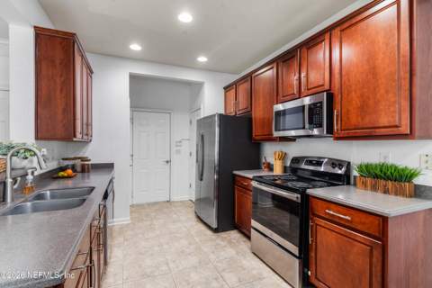 3897 Lionheart Drive, Jacksonville FL - photo 8 of 37