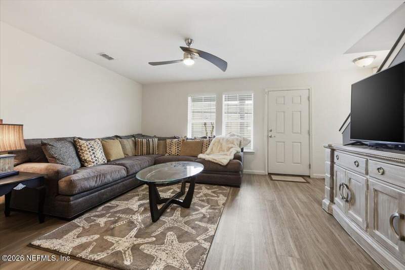 3 bedroom Townhouse at 156 Sandy Beach Lane, Oceangate, Atlantic Beach — photo 4