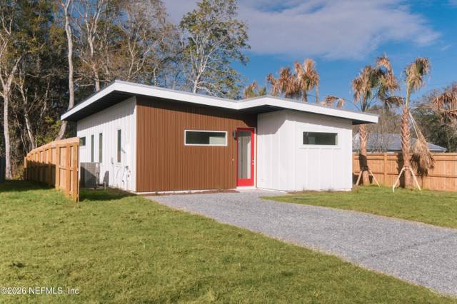 572 WOODLAWN Road